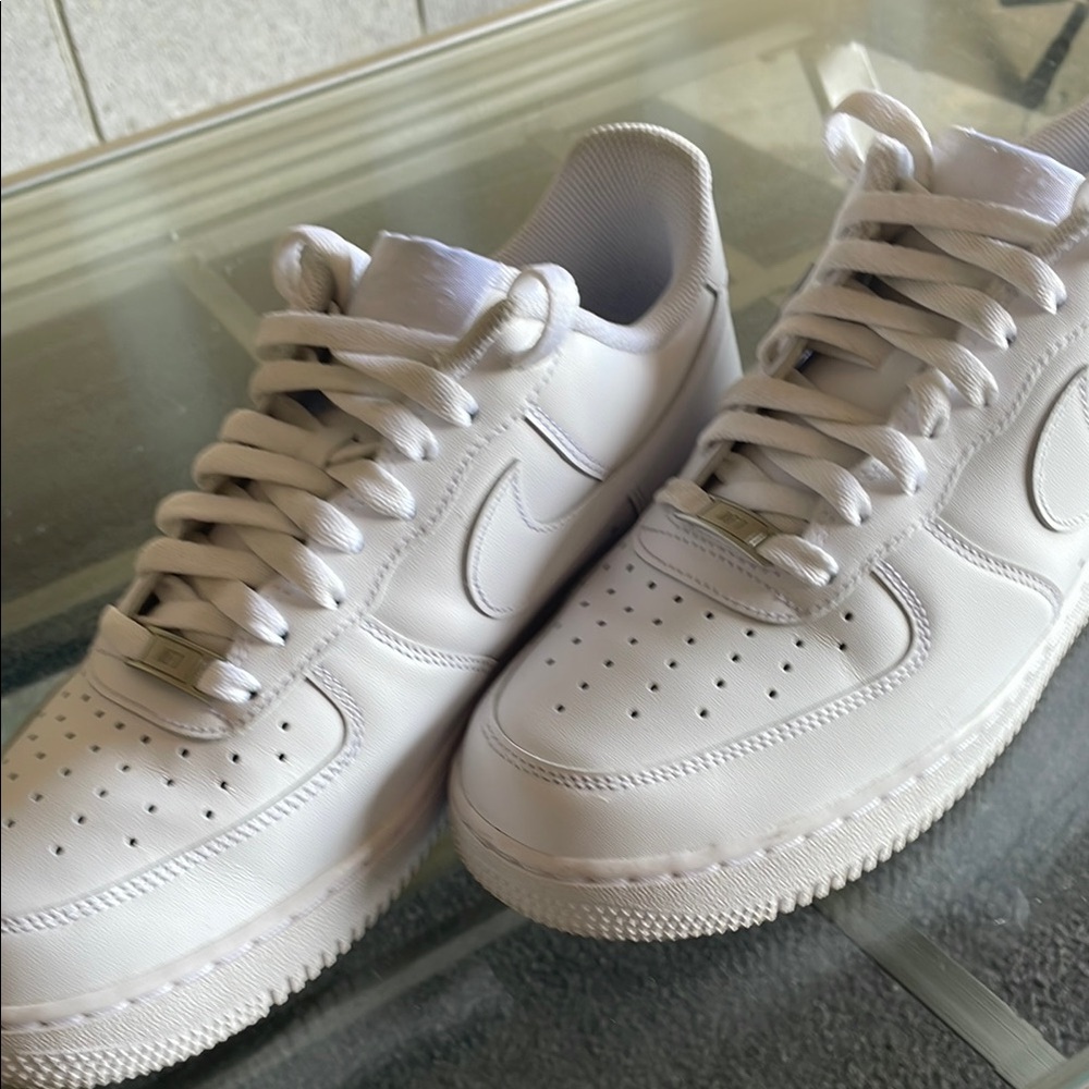 Nike White Air Force 1 Sneakers Classic Design